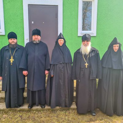 АРХИМАНДРИТ СЕРГИЙ (БРИЧ) СОСЛУЖИЛ ЗА ЛИТУРГИЕЙ ЕПИСКОПУ ПОРФИРИЮ В ТРОИЦКОМ ХРАМЕ Д.ТЕЛЯДОВИЧИ