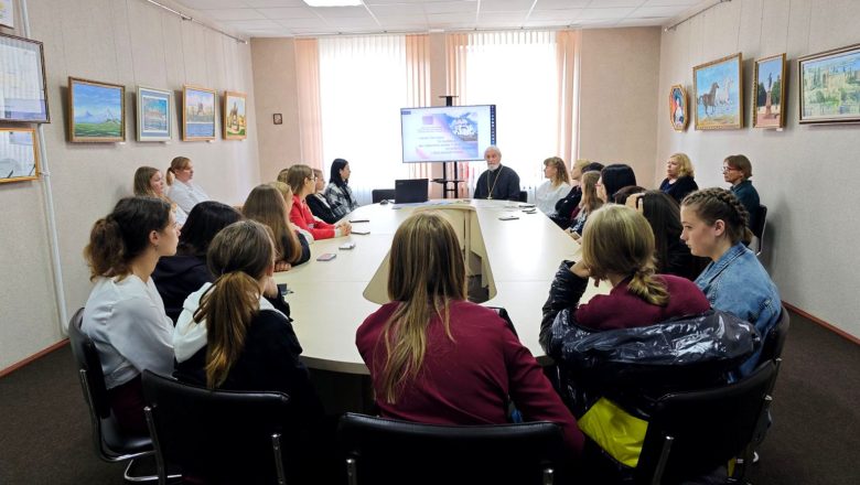 ПРОТОИЕРЕЙ АЛЕКСАНДР ДАНЧЕНКО ПРОВЕЛ БЕСЕДУ С УЧАЩИМИСЯ НЕСВИЖСКОГО КОЛЛЕДЖА