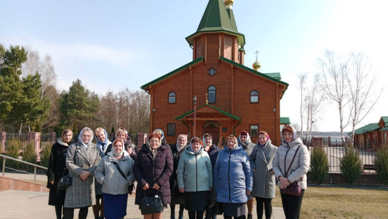 СТАРОДОРОЖАНЕ ПРИКОСНУЛИСЬ К СВЯТЫНЯМ СОЛИГОРСКА