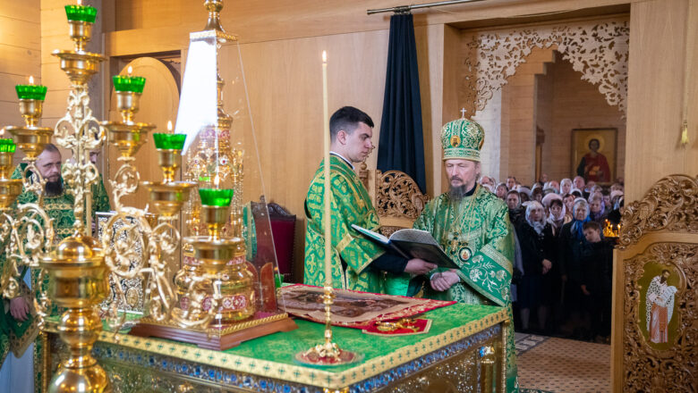 ПАТРИАРШИЙ ЭКЗАРХ ВОЗГЛАВИЛ БОЖЕСТВЕННУЮ ЛИТУРГИЮ В ХРАМЕ ПРЕПОДОБНОГО ПАИСИЯ СВЯТОГОРЦА Г.СЛУЦКА