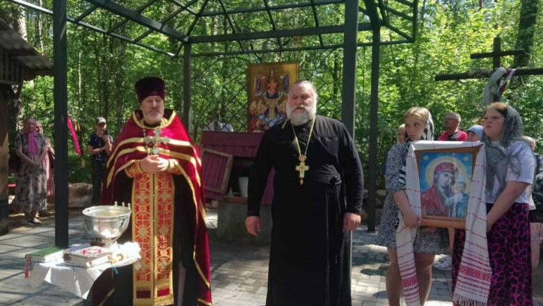 СОСТОЯЛОСЬ ТОРЖЕСТВЕННОЕ ОСВЯЩЕНИЕ ИСТОЧНИКА НЕПОДАЛЁКУ ОТ Д.РАДУГА ЛЮБАНСКОГО РАЙОНА