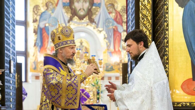 МИТРОПОЛИТ ВЕНИАМИН СОВЕРШИЛ БОЖЕСТВЕННУЮ ЛИТУРГИЮ В КАФЕДРАЛЬНОМ СОБОРЕ РОЖДЕСТВА ХРИСТОВА ГОРОДА СОЛИГОРСКА