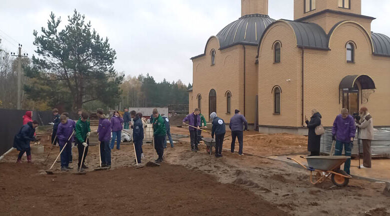 ХРАМ ПРЕПОДОБНОГО СЕРАФИМА САРОВСКОГО Г.СОЛИГОРСКА ПРИНЯЛ ТРУДОВОЙ ДЕСАНТ