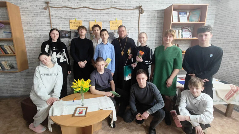 СЕКРЕТ СЕМЕЙНОГО СЧАСТЬЯ: ВСТРЕЧА СВЯЩЕННИКА С УЧАЩИМИСЯ КЛЕЦКОГО СЕЛЬСКОХОЗЯЙСТВЕННОГО КОЛЛЕДЖА