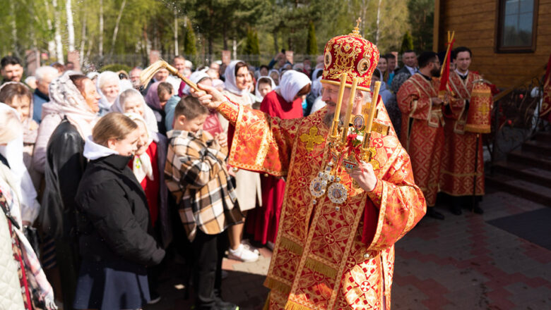 В ДЕНЬ ПАМЯТИ СВЯТОЙ БЛАЖЕННОЙ МАТРОНЫ МОСКОВСКОЙ МИТРОПОЛИТ ВЕНИАМИН ВОЗГЛАВИЛ ПРЕСТОЛЬНОЕ ТОРЖЕСТВО В ОДНОИМЕННОМ ХРАМЕ ГОРОДА СОЛИГОРСКА