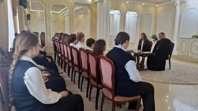 В КЛЕЦКОМ ЗАГСЕ ПРОШЛО МЕРОПРИЯТИЕ «СВЯТОСТЬ МАТЕРИНСТВА И ОТВЕТСТВЕННОСТЬ СУПРУЖЕСТВА: ДУХОВНО-НРАВСТВЕННЫЕ ОСНОВЫ СЕМЬИ»
