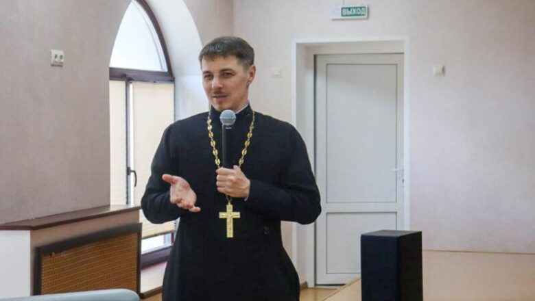 ИЕРЕЙ ПАВЕЛ ФОКИН ГОВОРИЛ О СЕМЕЙНЫХ ЦЕННОСТЯХ НА ДИАЛОГОВОЙ ПЛОЩАДКЕ, ПОСВЯЩЁННОЙ ДНЮ СЕМЬИ