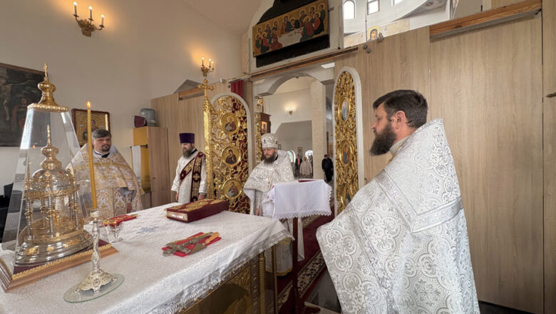 АРХИМАНДРИТ СЕРГИЙ (БРИЧ) СОВЕРШИЛ БОЖЕСТВЕННУЮ ЛИТУРГИЮ В НИКОЛЬСКОМ ХРАМЕ В Г.П. КРАСНАЯ СЛОБОДА