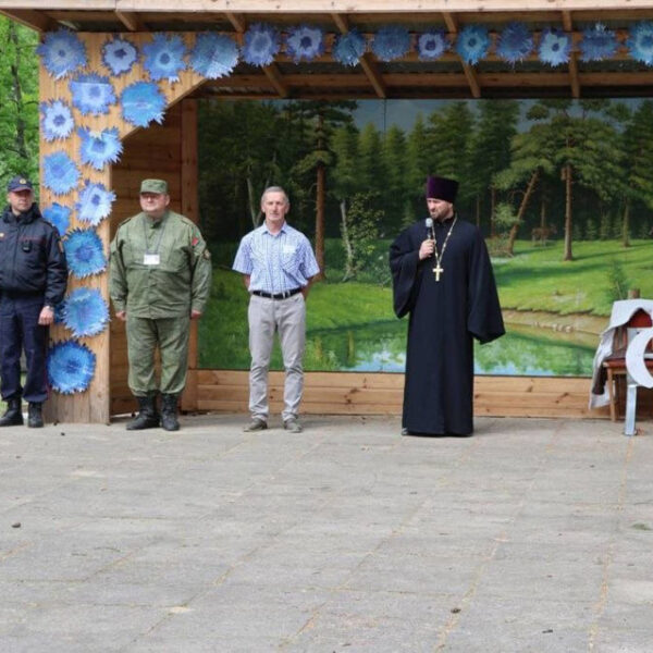 ИЕРЕЙ АЛЕКСАНДР ДЕРАЧИЦ ПРИНЯЛ УЧАСТИЕ В ТОРЖЕСТВЕННОМ ОТКРЫТИИ ВОЕННО-ПАТРИОТИЧЕСКОГО ЛАГЕРЯ «ЮНОСТЬ» В Г.ЛЮБАНИ