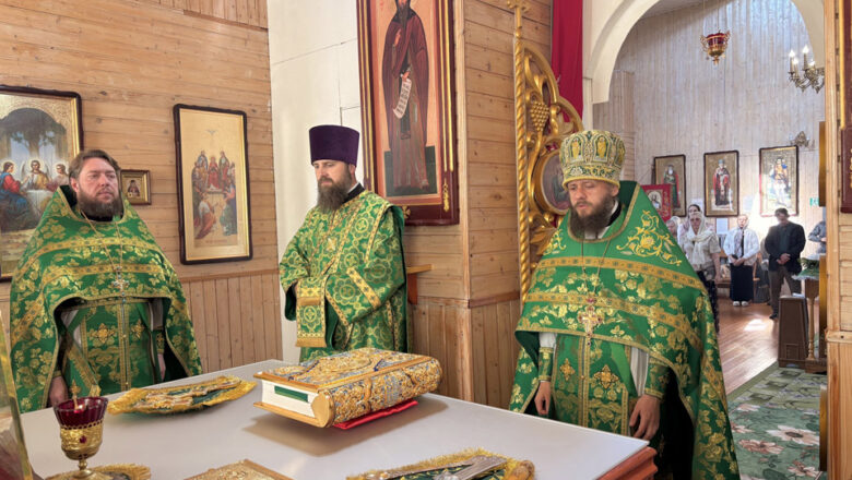 АРХИМАНДРИТ СЕРГИЙ (БРИЧ) СОВЕРШИЛ БОЖЕСТВЕННУЮ ЛИТУРГИЮ В ХРАМЕ ПРЕПОДОБНОЙ ЕВФРОСИНИИ ПОЛОЦКОЙ АГ.СОСНЫ ЛЮБАНСКОГО РАЙОНА
