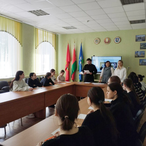 В СЛУЦКИХ КОЛЛЕДЖАХ ПРОШЛИ МОЛОДЁЖНЫЕ ВСТРЕЧИ, ПОСВЯЩЁННЫЕ СЕМЕЙНЫМ ЦЕННОСТЯМ И КУЛЬТУРЕ ОБЩЕНИЯ