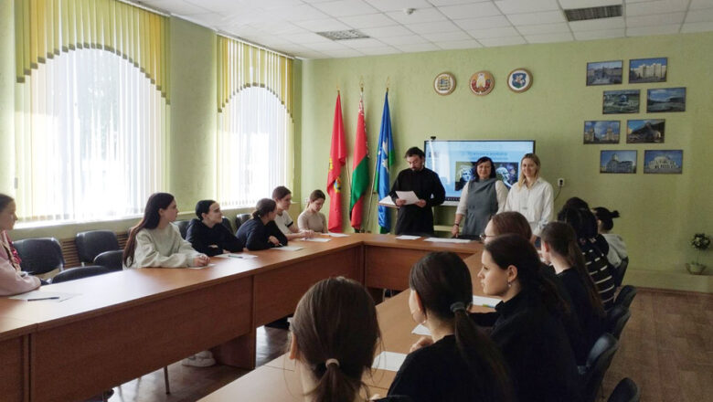В СЛУЦКИХ КОЛЛЕДЖАХ ПРОШЛИ МОЛОДЁЖНЫЕ ВСТРЕЧИ, ПОСВЯЩЁННЫЕ СЕМЕЙНЫМ ЦЕННОСТЯМ И КУЛЬТУРЕ ОБЩЕНИЯ