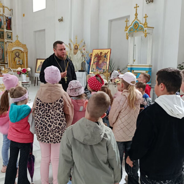 ВОСПИТАННИКИ ШКОЛЬНОГО ЛАГЕРЯ «ТЕРРИТОРИЯ ДЕТСТВА» ПОСЕТИЛИ ХРАМ ВОСКРЕСЕНИЯ ХРИСТОВА В КЛЕЦКЕ