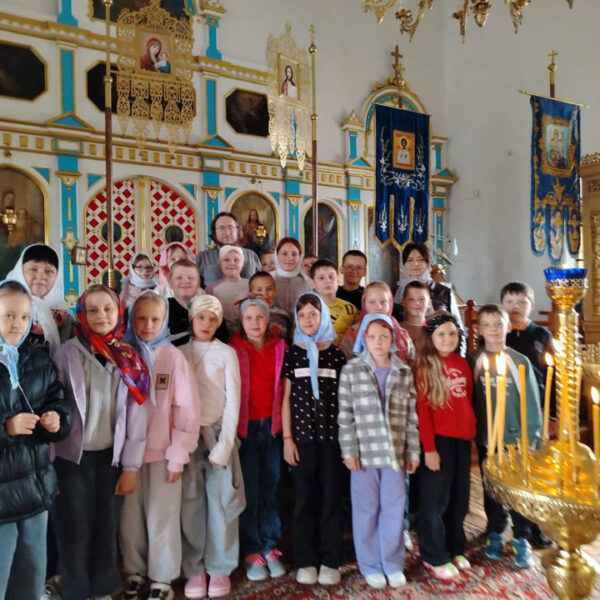 ПРОТОИЕРЕЙ АНДРЕЙ ГЛАДКИЙ ПРОВЁЛ ЭКСКУРСИЮ ДЛЯ ШКОЛЬНИКОВ ПО ХРАМУ ПОКРОВА ПРЕСВЯТОЙ БОГОРОДИЦЫ В Г.КЛЕЦКЕ