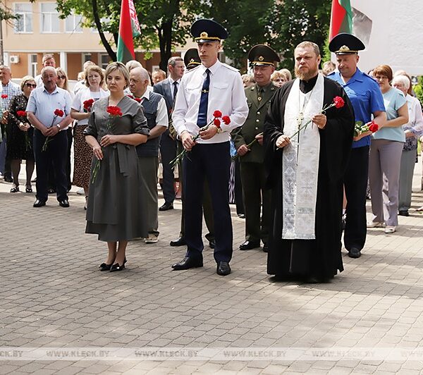 В КЛЕЦКЕ ВОЗНЕСЛИ МОЛИТВЫ О ПАВШИХ ВОИНАХ И БЕЗВИННО УБИЕННЫХ МИРНЫХ ЖИТЕЛЯХ В ВЕЛИКОЙ ОТЕЧЕСТВЕННОЙ ВОЙНЕ