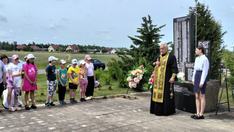 В АГ.МОРОЧЬ КЛЕЦКОГО РАЙОНА МОЛИТВЕННО ПОЧТИЛИ ПАМЯТЬ ЖЕРТВ ВЕЛИКОЙ ОТЕЧЕСТВЕННОЙ ВОЙНЫ