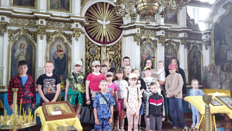 КОСМО-ДАМИАНОВСКИЙ ХРАМ АГ.СНОВ НЕСВИЖСКОГО РАЙОНА ПОСЕТИЛИ ШКОЛЬНИКИ