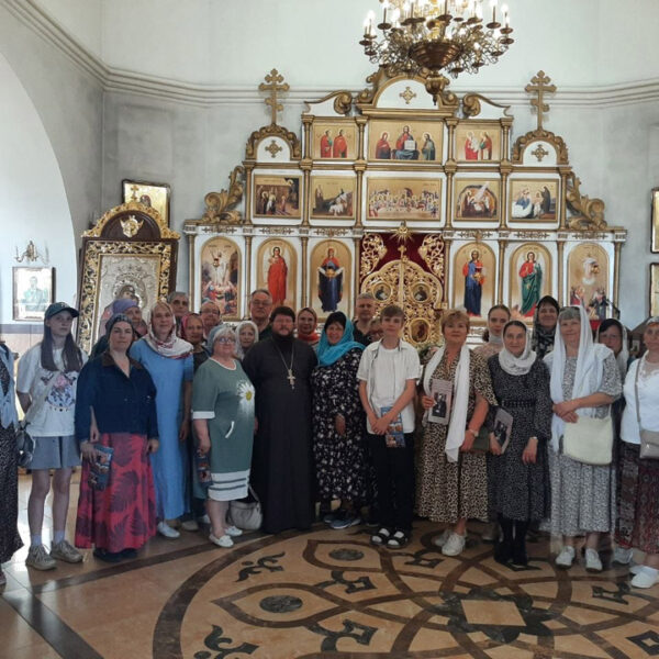 ПАЛОМНИЧЕСКАЯ ГРУППА ПОСЕТИЛА ХРАМЫ КОПЫЛЬЩИНЫ