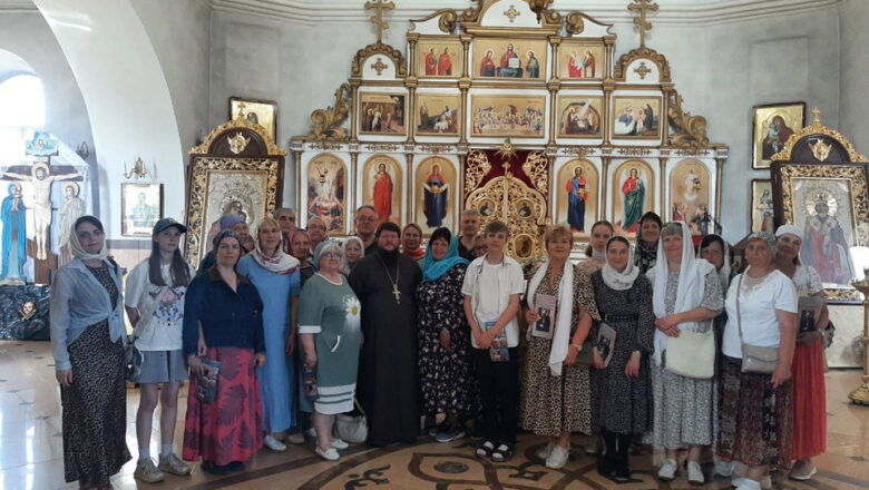 ПАЛОМНИЧЕСКАЯ ГРУППА ПОСЕТИЛА ХРАМЫ КОПЫЛЬЩИНЫ