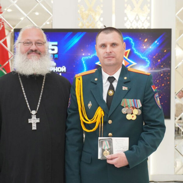 ПРОТОИЕРЕЙ ОЛЕГ АБРАМОВИЧ ПОЗДРАВИЛ СОТРУДНИКОВ НЕСВИЖСКОГО РОЧС