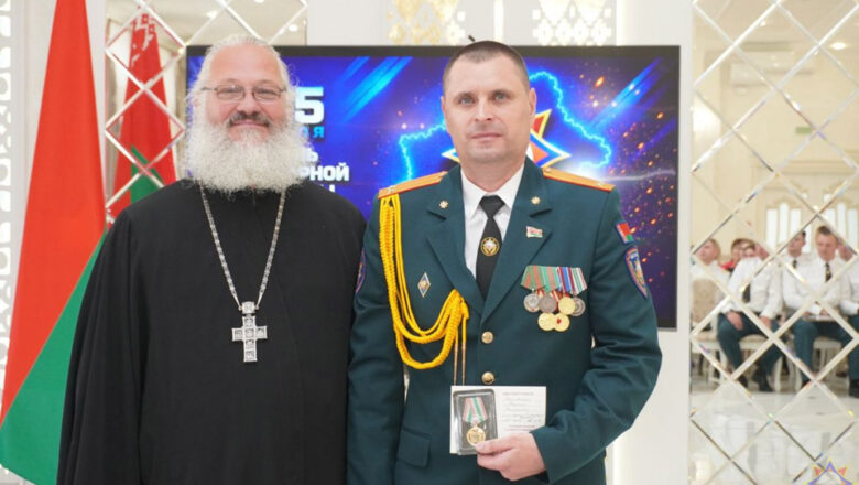 ПРОТОИЕРЕЙ ОЛЕГ АБРАМОВИЧ ПОЗДРАВИЛ СОТРУДНИКОВ НЕСВИЖСКОГО РОЧС