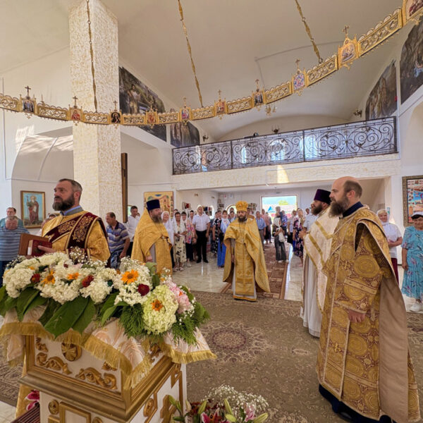АРХИМАНДРИТ СЕРГИЙ (БРИЧ) СОВЕРШИЛ БОЖЕСТВЕННУЮ ЛИТУРГИЮ В НИКОЛЬСКОМ ХРАМЕ В Г.П.КРАСНАЯ СЛОБОДА