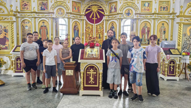 ЭКСКУРСИЯ В ХРАМЕ СВЯТИТЕЛЯ НИКОЛАЯ ЧУДОТВОРЦА Г.СТАРЫЕ ДОРОГИ ДЛЯ УЧАЩИХСЯ ЛЕТНЕГО ЛАГЕРЯ ГОРОДСКИХ ШКОЛ