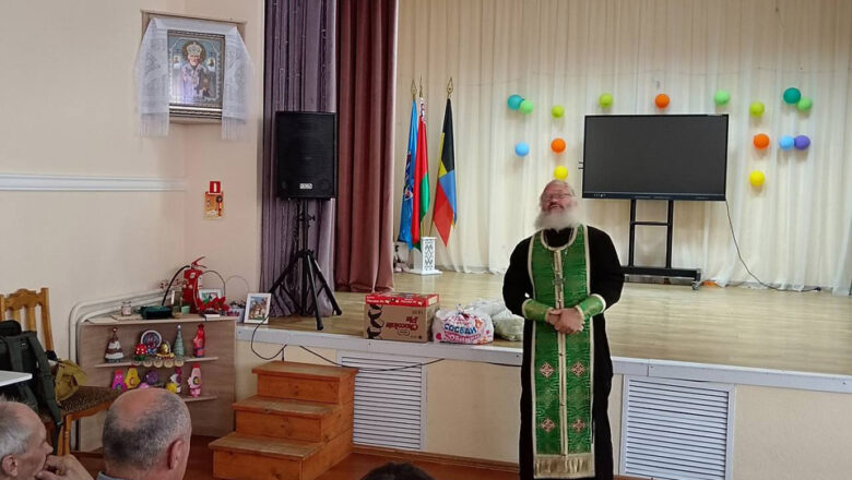 ПРЕОБРАЖЕНЦЫ ПОСЕТИЛИ СОЦИАЛЬНЫЙ ПАНСИОНАТ «БЕРЁЗКА» В КАНУН ПРАЗДНИКА ПРЕОБРАЖЕНИЯ ГОСПОДНЯ