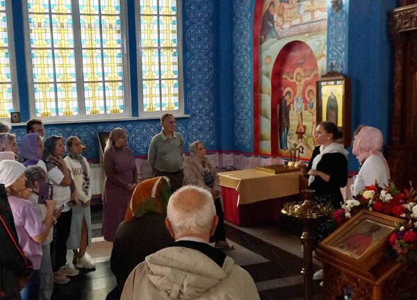ГОСТИ ИНКЛЮЗИВНОЙ ПАЛОМНИЧЕСКОЙ СЛУЖБЫ СИНОДАЛЬНОГО ОТДЕЛА БПЦ ПОСЕТИЛИ ДРЕВНИЙ ХРАМ Д.ЧИЖЕВИЧИ