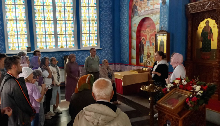 ГОСТИ ИНКЛЮЗИВНОЙ ПАЛОМНИЧЕСКОЙ СЛУЖБЫ СИНОДАЛЬНОГО ОТДЕЛА КАТЕХИЗАЦИИ БПЦ ПОСЕТИЛИ ДРЕВНИЙ ХРАМ Д.ЧИЖЕВИЧИ