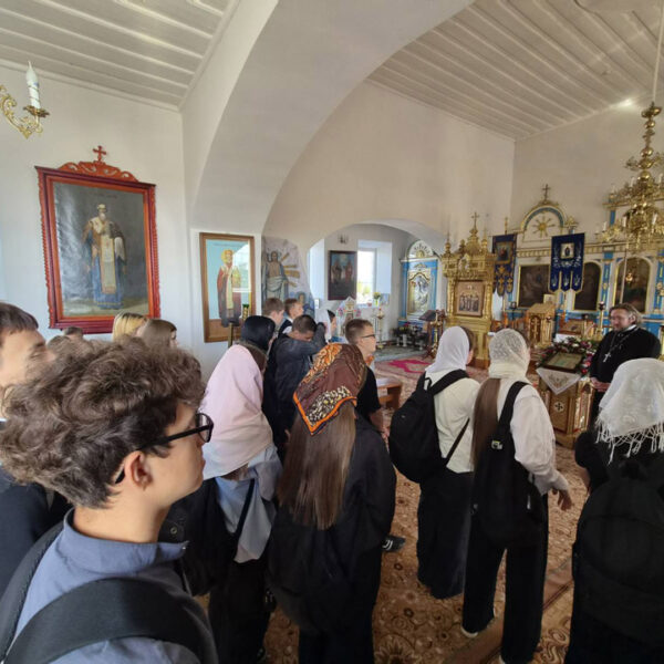 ШКОЛЬНИКИ ПОСЕТИЛИ ХРАМ ПОКРОВА ПРЕСВЯТОЙ БОГОРОДИЦЫ В Г.КЛЕЦКЕ