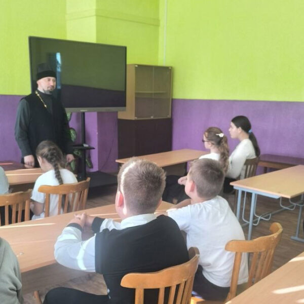 ИЕРЕЙ АНДРЕЙ КОЛОСЕЙ ВСТРЕТИЛСЯ С УЧАЩИМИСЯ ГУО «БЕЛИЧСКАЯ СРЕДНЯЯ ШКОЛА СЛУЦКОГО РАЙОНА»