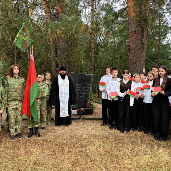 ИЕРЕЙ АНДРЕЙ ПЕШКО ПРИНЯЛ УЧАСТИЕ В МИТИНГЕ РЕКВИЕМЕ, ПРИУРОЧЕННОМУ КО ДНЮ НАРОДНОГО ЕДИНСТВА