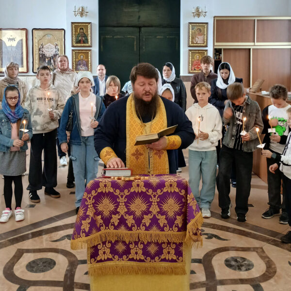 В СПАСО-ВОЗНЕСЕНСКОМ ХРАМЕ Г.КОПЫЛЯ БЫЛО СОВЕРШЕНО МОЛЕБНОЕ ПЕНИЕ НА НАЧАЛО НОВОГО УЧЕБНОГО ГОДА В ВОСКРЕСНОЙ ШКОЛЕ
